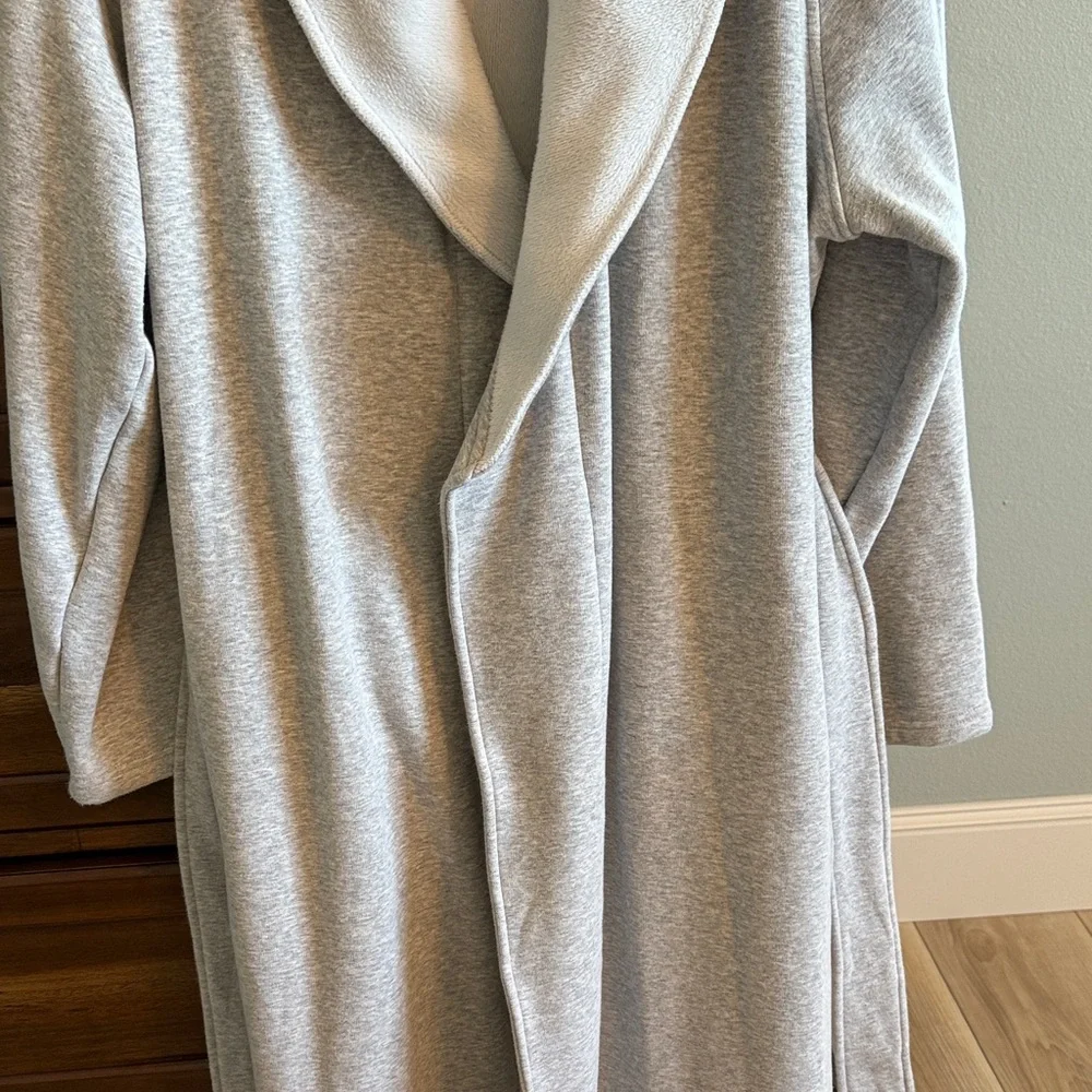 UGG Soft Gray Robe - Picture 3 of 9